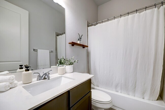 Building Photo - 804 Fall Rock Branch Dr