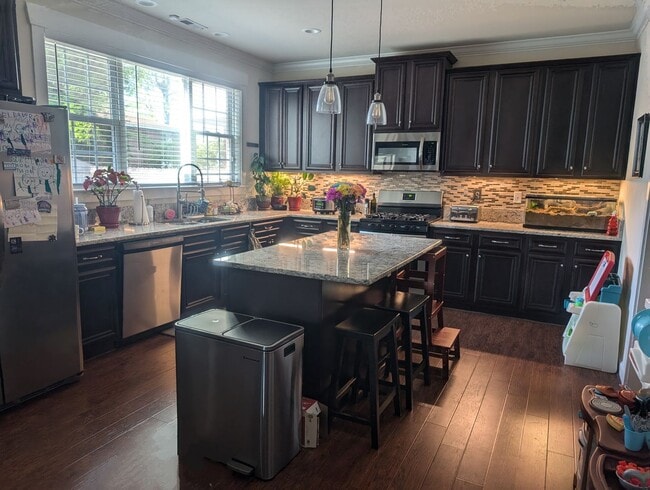 Building Photo - Spacious Four Bedroom Available July 3