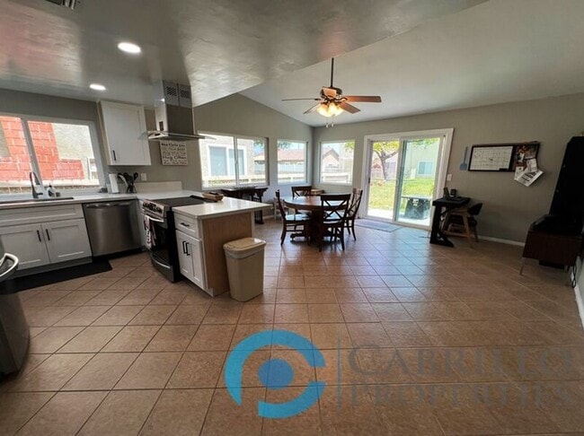 Building Photo - 2419 Fieldlane Pl