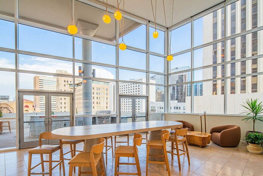 Building Photo - 44 W Monroe St