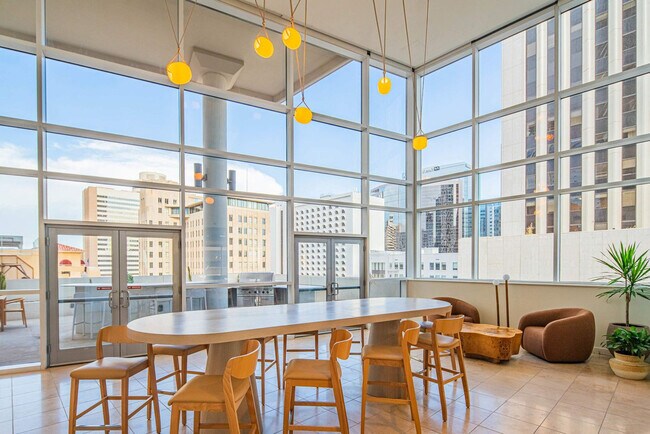 Building Photo - 44 W Monroe St