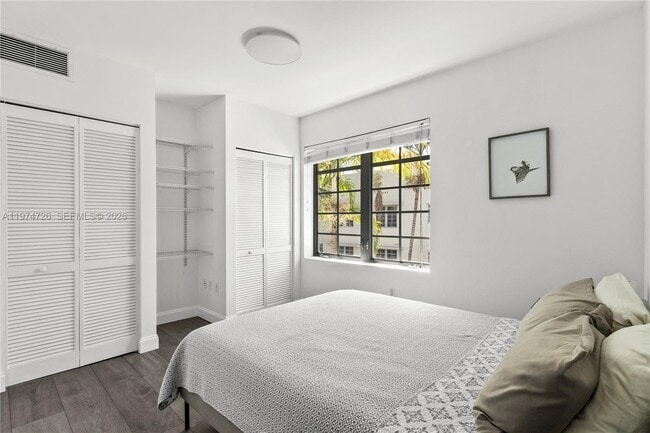 Building Photo - 435 21st St