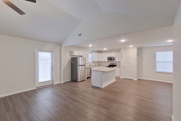 Building Photo - 114 Western Red Cedar Dr