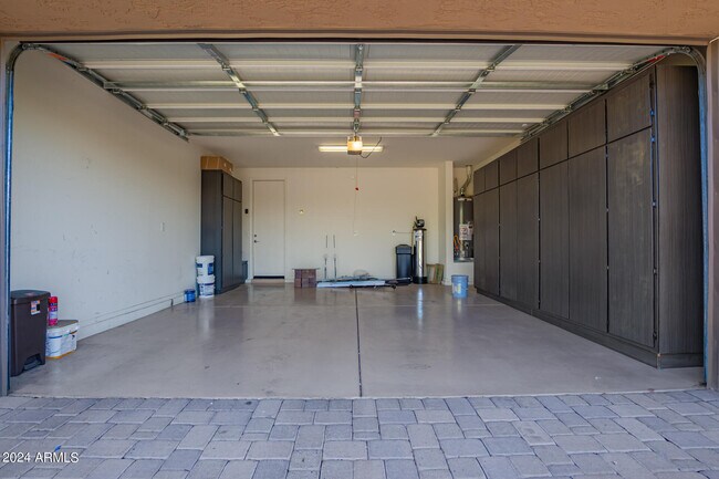 Building Photo - 1837 W Spur Dr