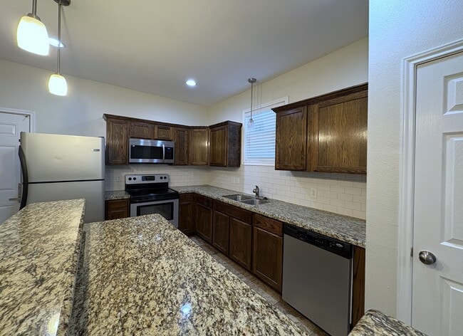 Building Photo - 1601 Lenert Cir