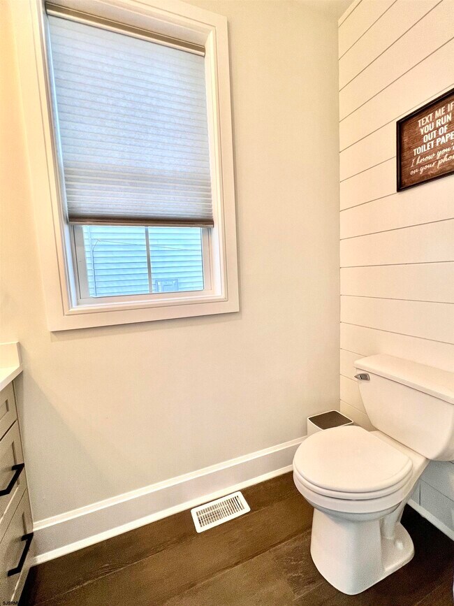 Building Photo - 16 A S Fredericksburg Ave