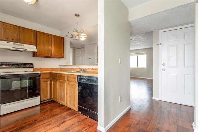 Interior Photo - 2562 Astrozon Circle