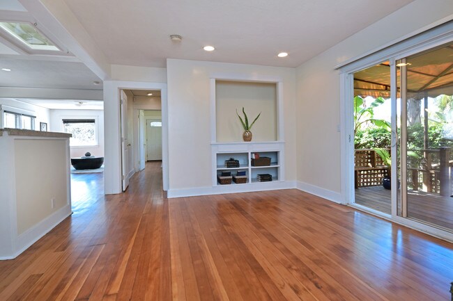 Building Photo - 10633 Chiquita St