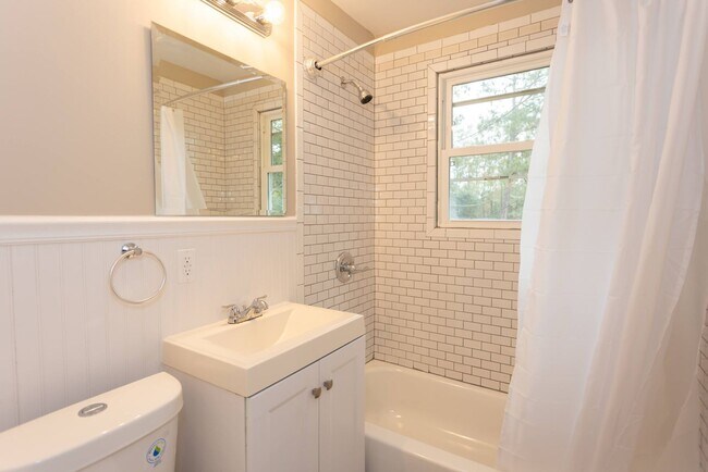 Building Photo - Welcome to this beautiful 1 bedroom and 1 bath unit in a stellar location!