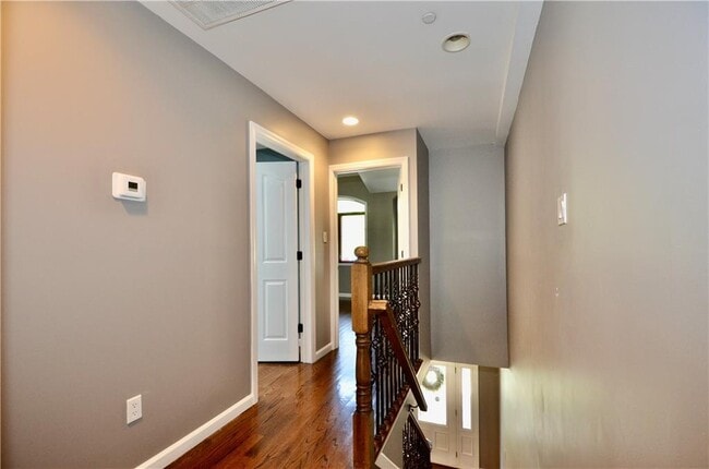 Building Photo - 5198 Hylan Blvd