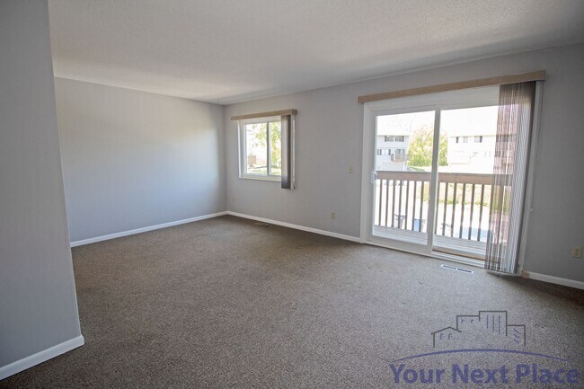 Building Photo - 4340 Chatsworth Cir