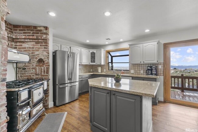 Building Photo - 3400 Southampton Dr