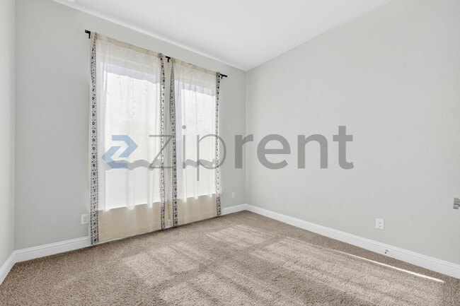 Building Photo - 4112 Dunlap Dr