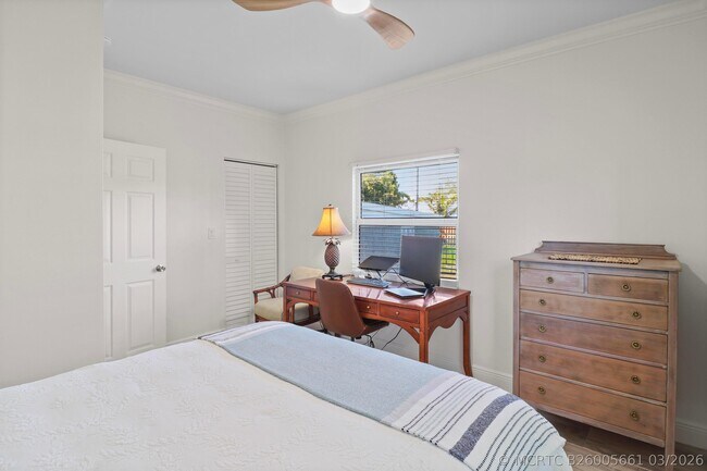 Building Photo - 301 Hawthorne Dr