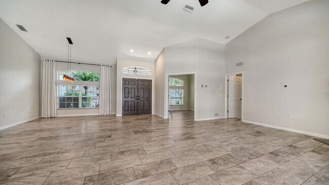 Building Photo - 4-Bedroom Home with Pool in Eastlake Commu...