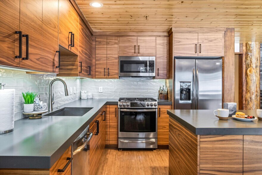 Building Photo - 7447 Royal St