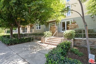 Building Photo - 6038 Carlton Way