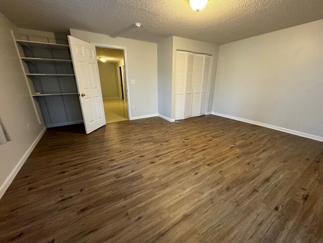 Building Photo - Spacious Home with Three Private Suites