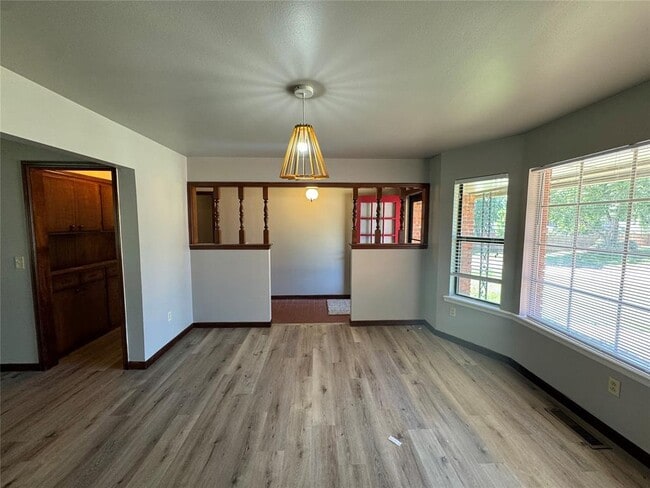 Building Photo - 345 Travis Cir