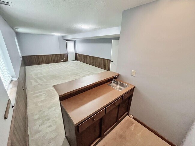 Building Photo - 2010 Shadow Bluff Ct NE