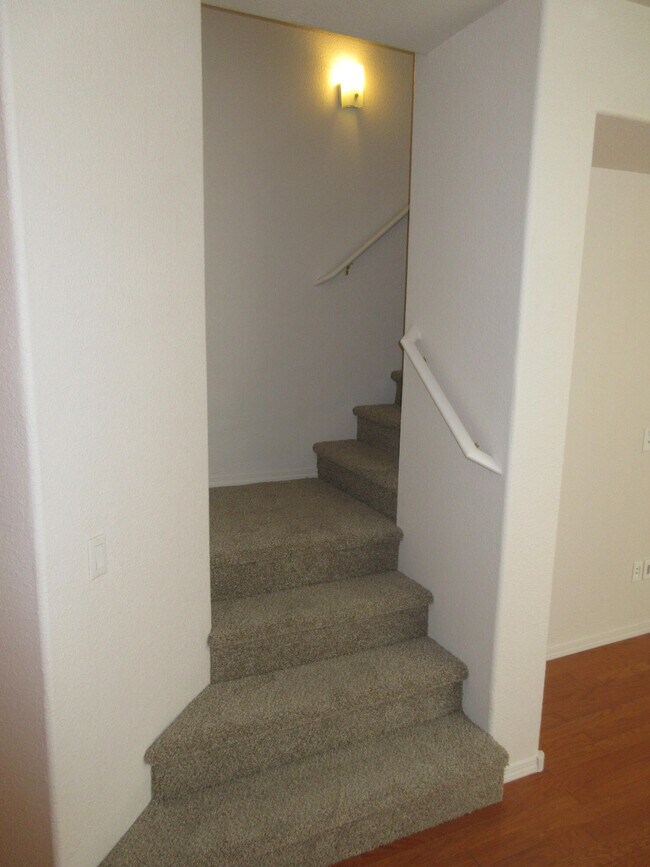 Building Photo - 6501 San Antonio Dr NE