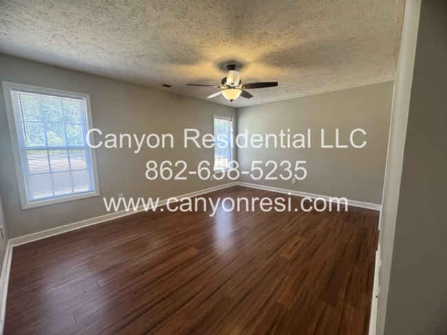 Building Photo - Spacious 3-Bedroom Home for Rent in Raeford