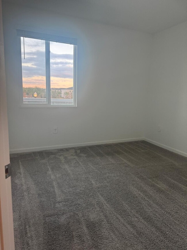 Building Photo - 240 Bogey Dr