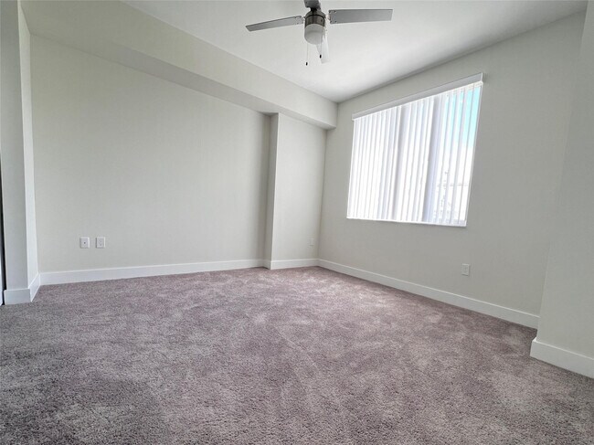 Building Photo - 120 N Compass Way