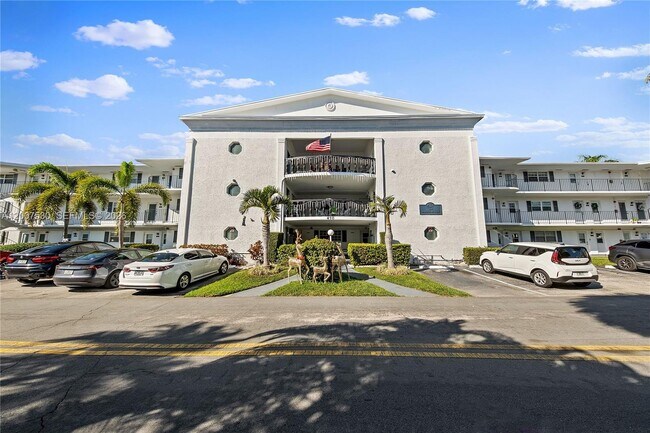 Building Photo - 470 Paradise Isle Blvd
