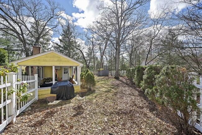 Building Photo - 95 Oriole Rd