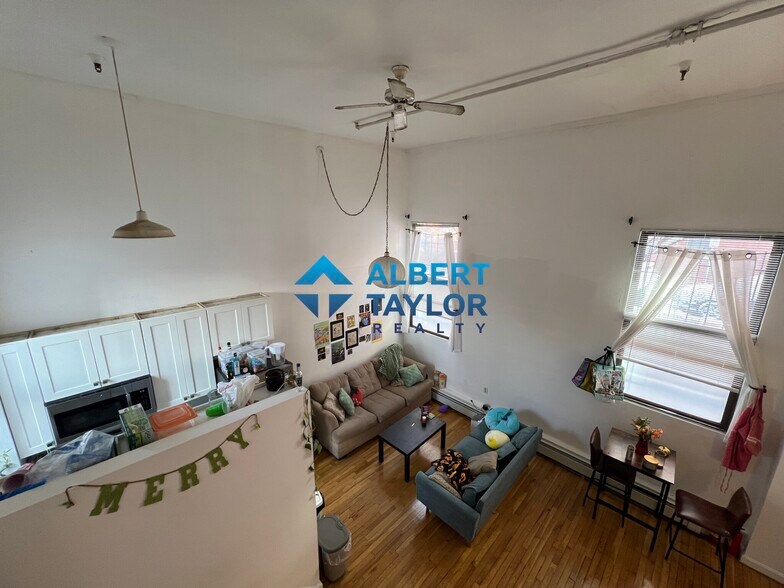 Building Photo - 176 Northampton St