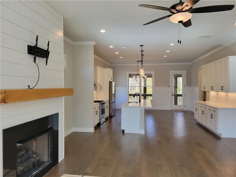 Building Photo - 222 Napa