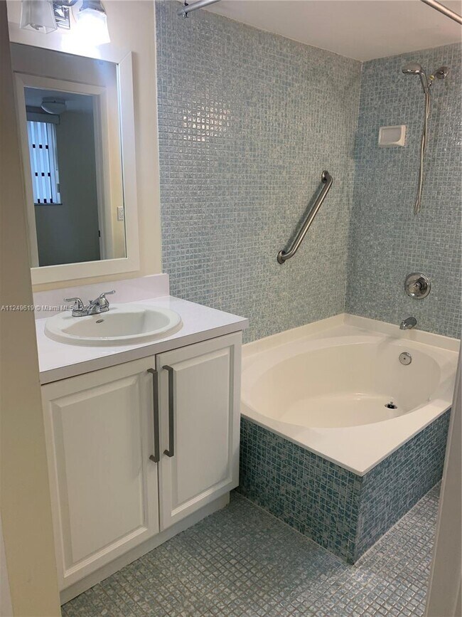 Building Photo - 5800 SW 127th Ave