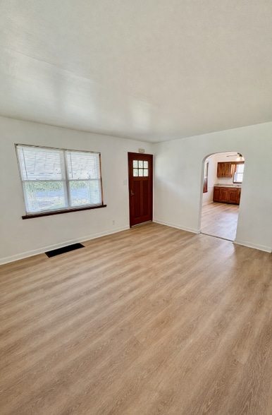 Building Photo - 112 S Villa Dr