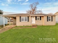 Building Photo - 1120 14th Pl E