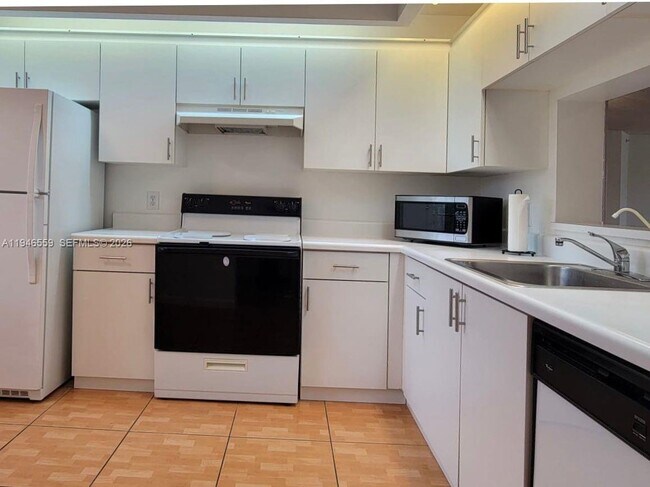 Building Photo - 12651 SW 16th Ct