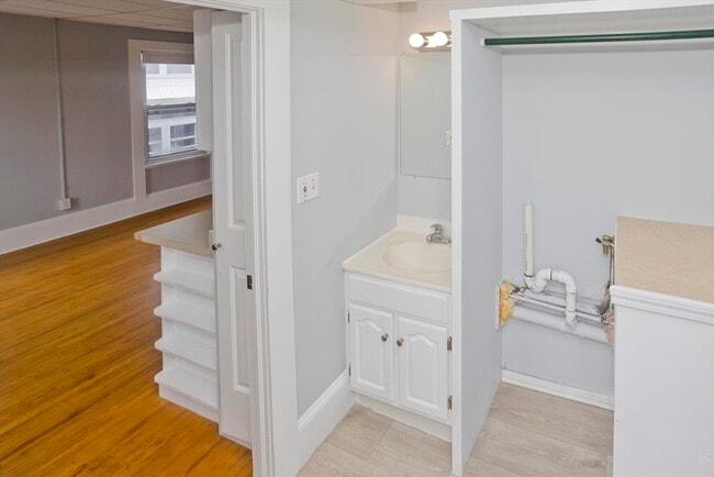 Building Photo - 78 Elm St