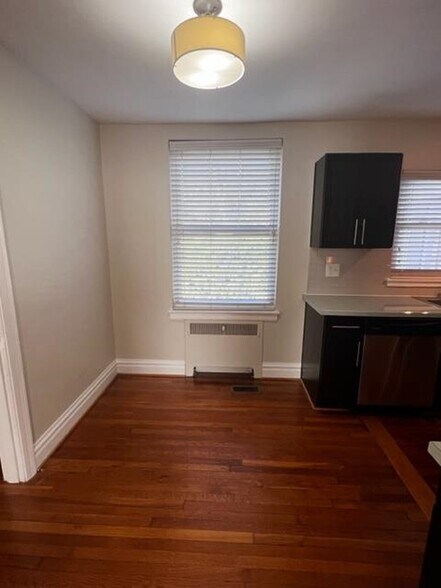 Building Photo - 1108 W Friendly Ave