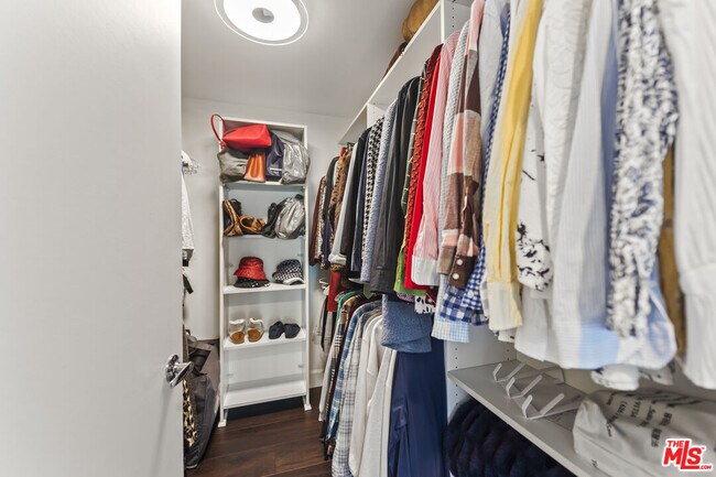 Building Photo - 13600 Marina Pointe Dr