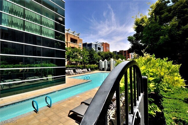 Building Photo - 38 E Serene Ave