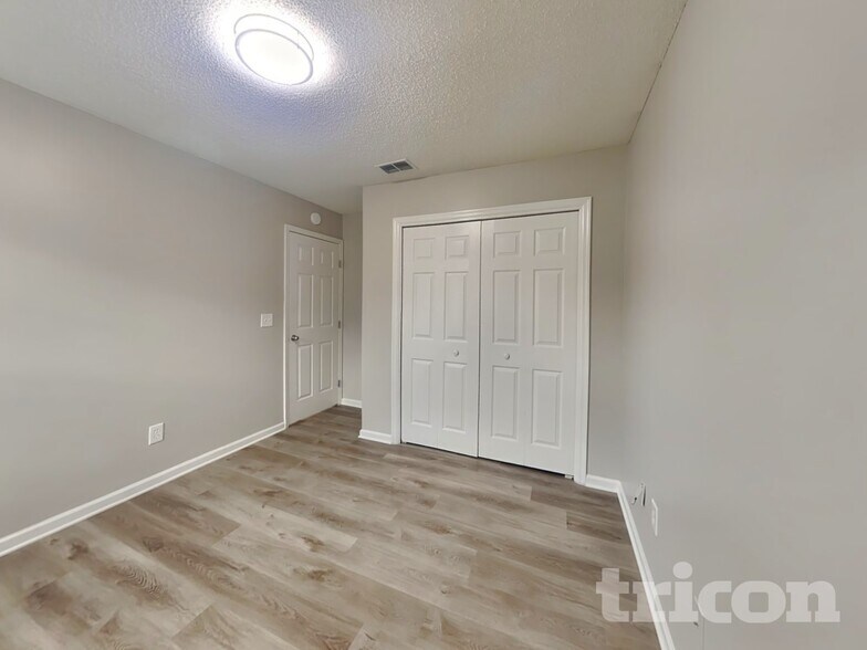 Building Photo - 8256 Creek Hollow Ct