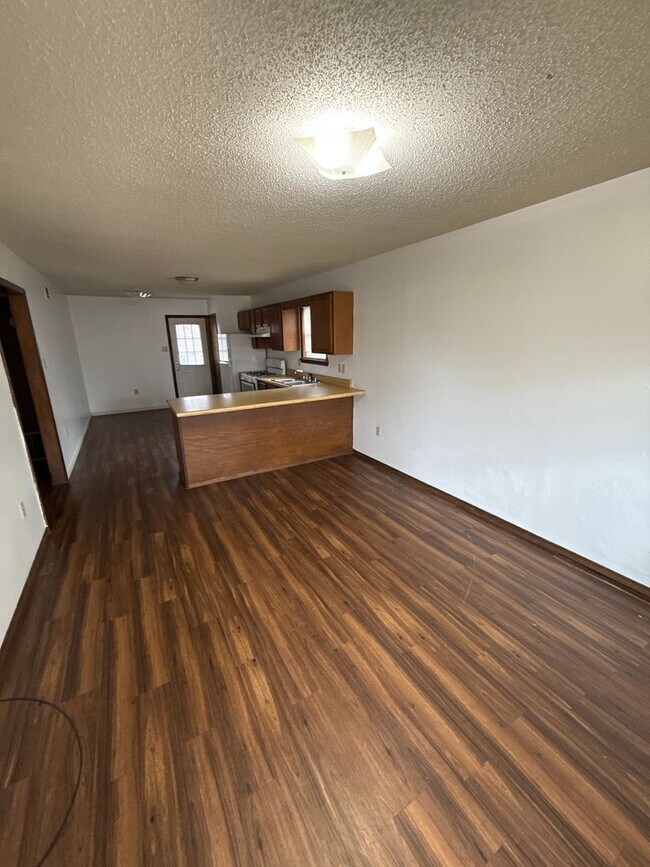 Building Photo - 805 E N St