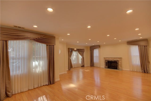 Building Photo - 1367 E Windsor Rd