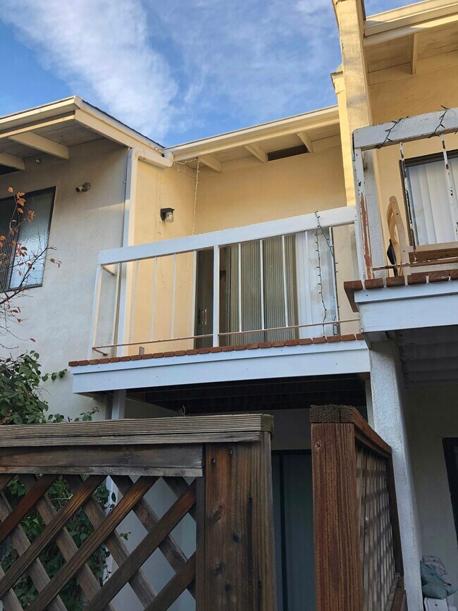 Building Photo - 206 2nd St