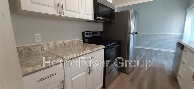 Building Photo - 6110 Perrine Dr