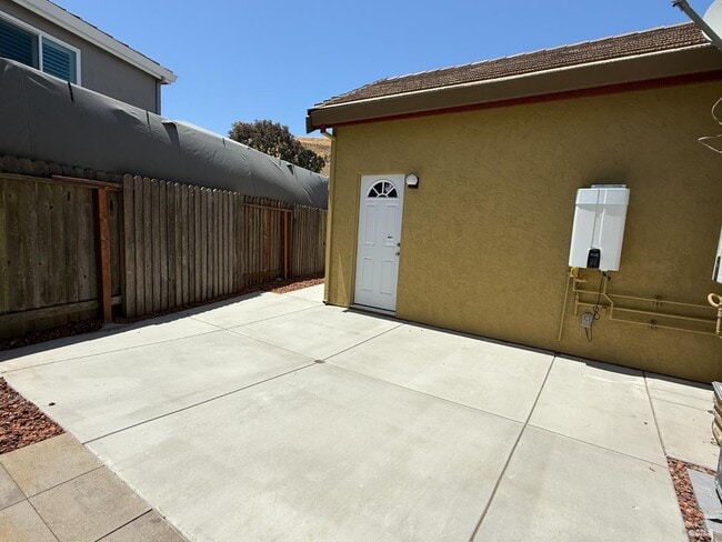 Building Photo - 666 Belvedere Dr