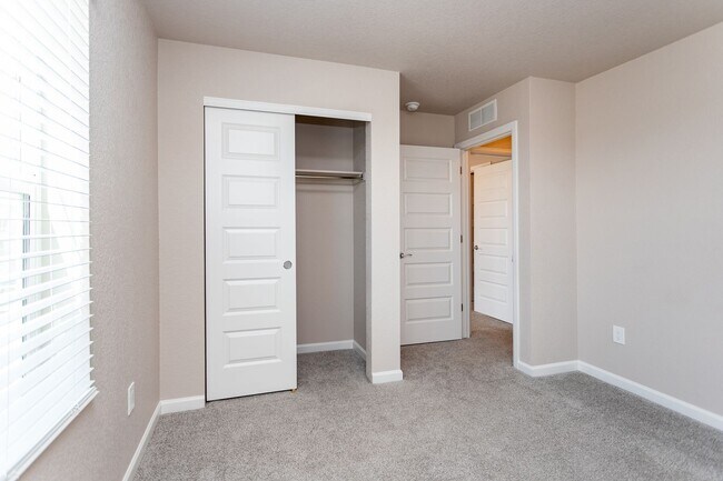 Building Photo - 10551 Spectrolite Pt