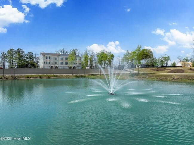 Building Photo - Brand new georgous 4 bed 3.5 bath townhome...