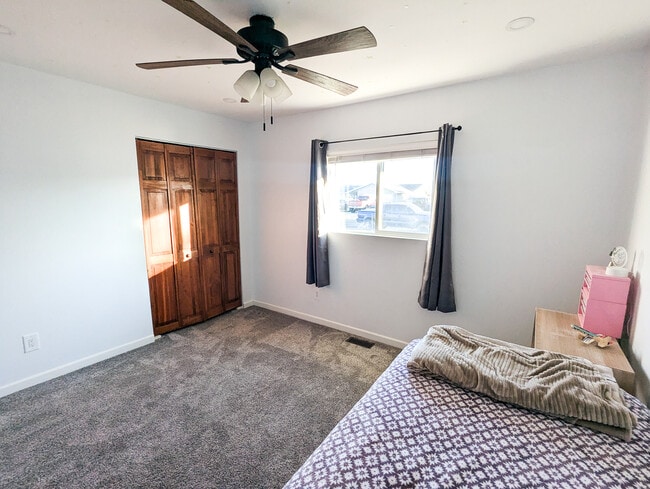 Building Photo - 1015 E Grand Ave