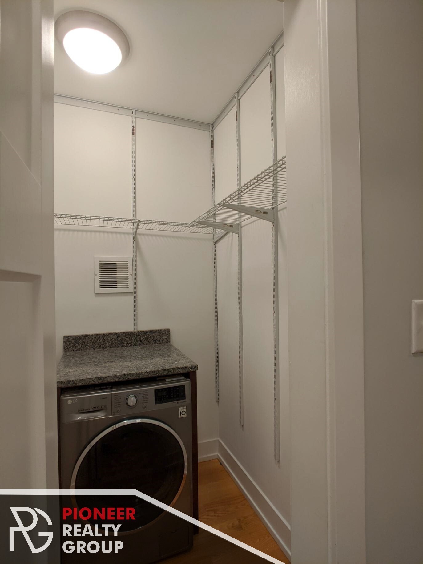 Building Photo - 910 W George St